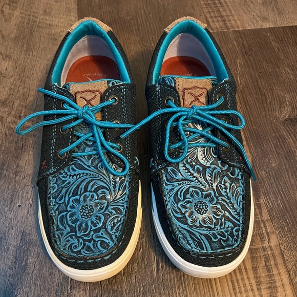 Women’s Turquoise Twisted X Lace Up Shoes Size 7 - Picture 1 of 3